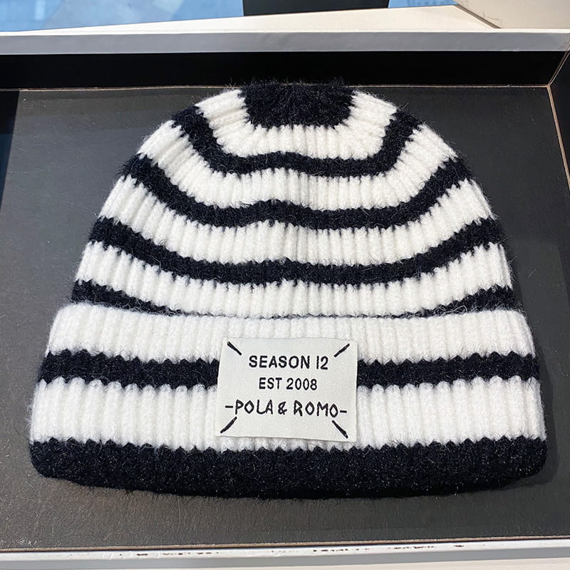 H00021 Topi Rajutan Kapas Berjalur Hitam Putih